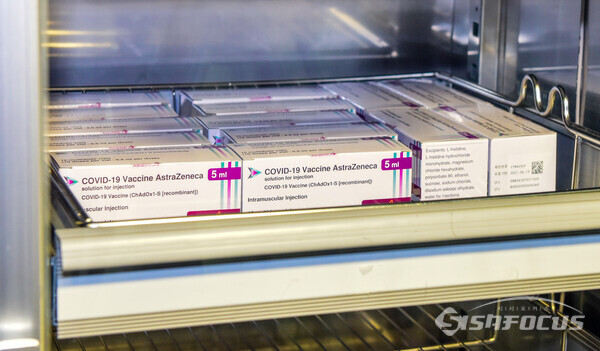 지난달 25일 해상운송에 이어 군수송기로  공급 받은 아스트라제네카 코로나 백신.사진/제주특별자치도