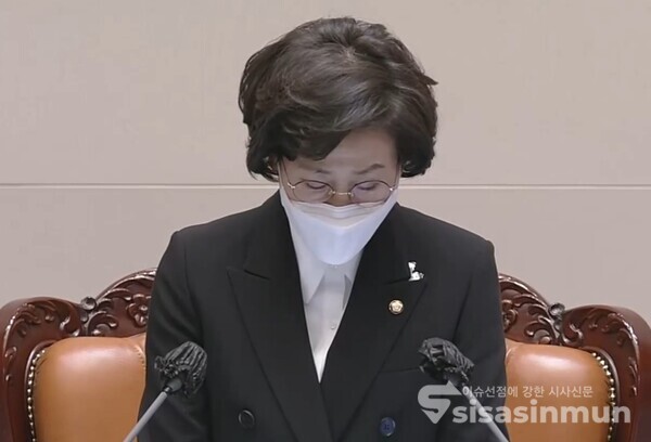 김상희 국회부의장이 지난 19일 국회 본회의장에서 '신났네 신났어'라며 야당 의원을 조롱한 자신의 행동에 대해 21일 사과했다.