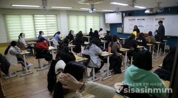 교육당국인 교직원과 학생들에 대한 지역사회 감염이 들자, 선제적 방역에 나선다 / ⓒ시사신문DB