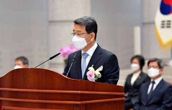 박상옥 대법관이 7일 서울 서초구 대법원 중앙홀에서 열린 퇴임식에 참석해 퇴임사를 하고 있다 / ⓒ뉴시스-대법원