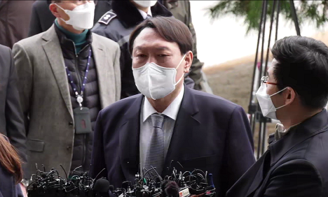 윤석열 검찰총장이 지난 3월 4일 서울 서초구 대검찰청 현관에서 사의를 표명하고 있다.사진 / 권민구 기자