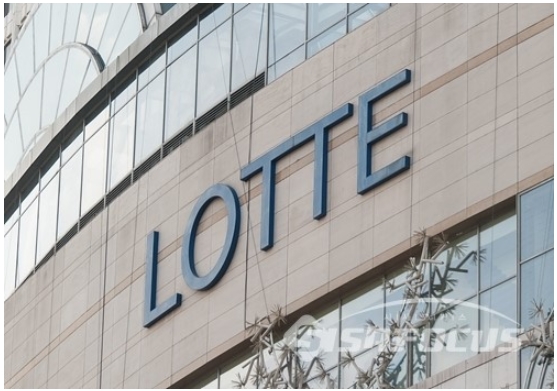 롯데쇼핑 올 1분기 실적을 살펴보면 비대면 보다 대면 쇼핑에서 큰 폭 상승세를 보였다. ⓒ시사포커스DB