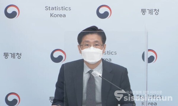 정동명 통계청 사회통계국장이 2021년 1분기 가계동향조사 결과를 발표하고 있다. ⓒ시사신문DB
