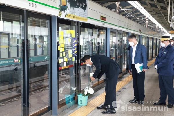 오세훈 서울시장이 김군을 추모하고 있다. [사진 /오훈 기자]