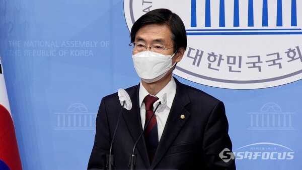 지난 5월 11일 국민의힘 조경태 의원이 서울 여의도 국회 소통관에서 당대표 출마 기자회견을 하고 있다. 사진 / 권민구 기자