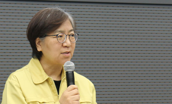 정은경 질병관리청장이 특정 제품을 명시하면서 특정제약회사의 유통량이 덩달아 크게 증가했다 / ⓒ질병관리청