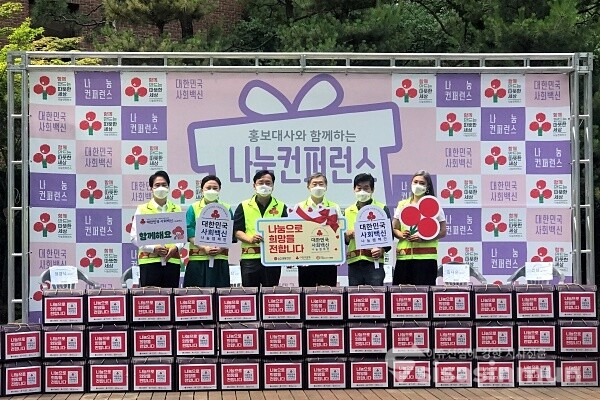 참석자들이 기념촬영을 하고 있다. [사진 / 오훈 기자]