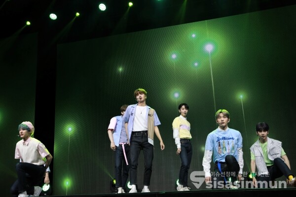 드리핀이 신곡무대를 선보이고 있다. [사진 /오훈 기자]