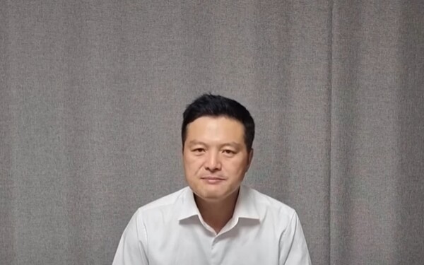 구독자 68만명을 보유한 김태우 TV 운영자 김태우씨가 '추락사 김재윤 의원 조국과 무슨일이..'를 30일 오전에 방송하고 있다. ⓒ김태우 TV 캡쳐