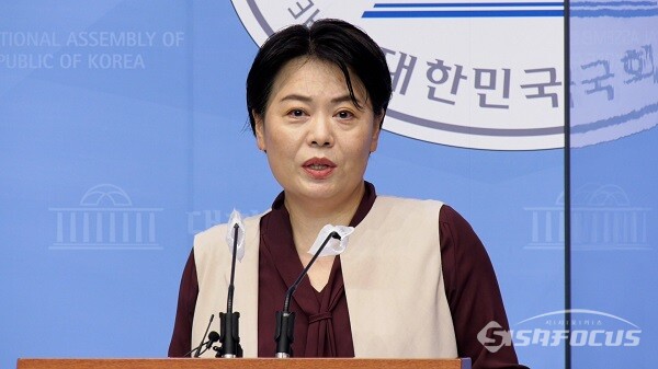 국민의힘 윤희숙 의원이 2일 오전 서울 여의도 국회 소통관에서 대선 출마 선언 기자회견을 하고 있다. 사진 / 권민구 기자