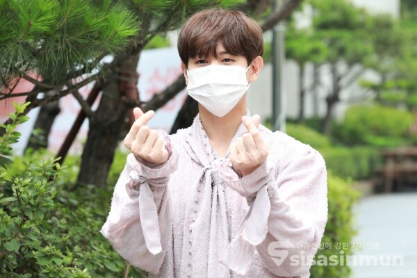 그룹 하이라이트의 양요섭이 포즈를 취하고 있다. [사진 / 오훈 기자]