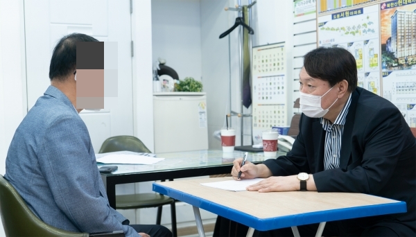 윤석열 대선 예비후보가 지난 13일 1년간 서울에서 집값 상승율이 가장 높은 도봉구를 찾아 현장 목소리를 청취했다. ⓒ윤석열 후보 캠프