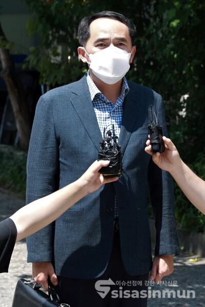 최원일 전 천안함 함장이 고소인 신분으로 출석하고 있다. [사진 / 오훈 기자]