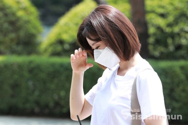 가수 겸 배우 함은정이 포즈를 취하고 있다. [사진 / 오훈 기자]