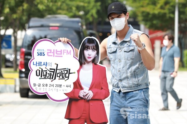 가수 류지광이 포즈를 취하고 있다. [사진 / 오훈 기자]