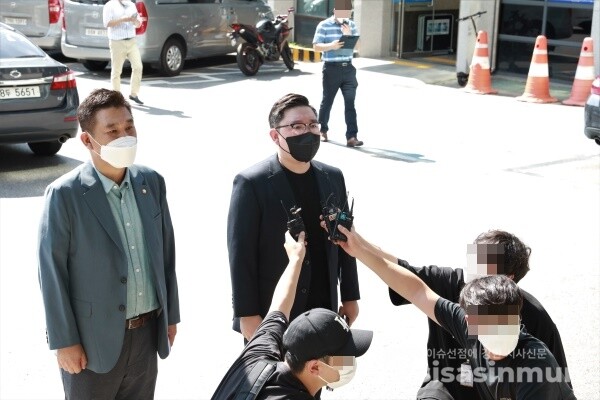 김기홍 전국자영업자비상대책위원회(비대위) 공동대표가 출석하고 있다. [사진 /오훈 기자]