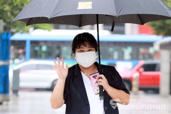 개그우먼 김민경이 포즈를 취하고 있다. [사진 / 오훈 기자]