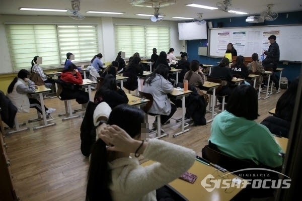 9월 모의평가 시험지가 유출된 정황이 포착돼 당국이 수사 의뢰에 나선다 / ⓒ시사포커스DB