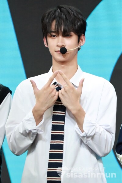 위아더원 동화가 포토타임을 가지고 있다. [사진 /오훈 기자]