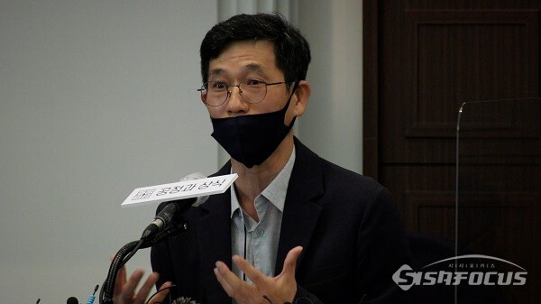 진중권 전 동양대 교수가 지난 5월 21일 서울 중구 프레스센터에서 '윤석열, 대통령 가능성과 한계' 를 주제로 열린 토론회에서 발언하고 있다. 사진 / 공민식 기자