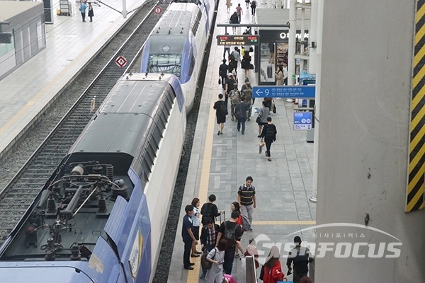 KTX를 이용하는 시민들 풍경 / ⓒ시사포커스DB