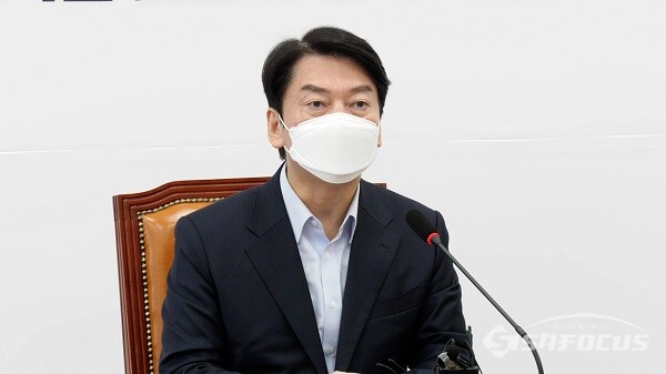 국민의당 안철수 대표가 16일 서울 여의도 국회에서 열린 기자회견에서 발언하고 있다. 사진 / 권민구 기자