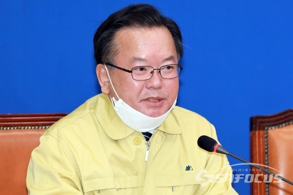 김부겸 국무총리가 코로나19 대응 중앙재난안전대책본부(중대본) 회의를 주재하고 있다 / ⓒ시사포커스DB