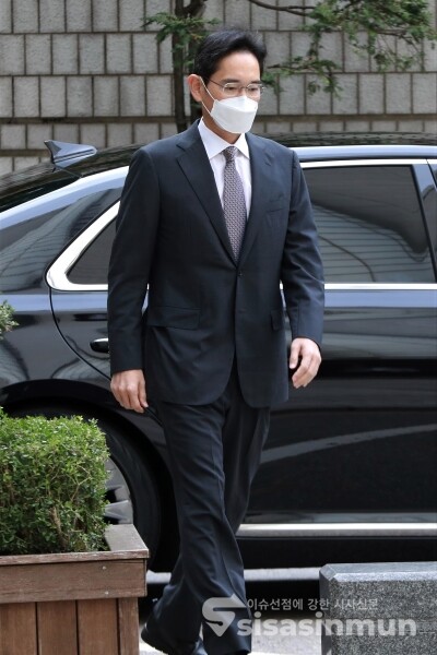 이재용 삼성전자 부회장이 서울중앙지법에 출석하고 있다. [사진 / 오훈 기자]