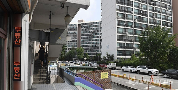 한 아파트단지 상가내 공인중개소 풍경 / ⓒ시사포커스DB