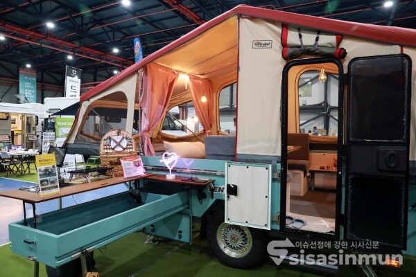 참관객들이 참가기업 부스를 방문하고 있다. [사진 / 오훈 기자]