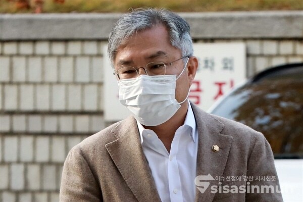 최강욱 열린민주당 대표가 공판에 출석하고 있다. [사진 / 오훈 기자]