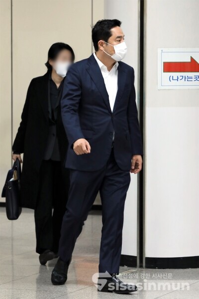 강용석 변호사가 법정을 나오고 있다. [사진 / 오훈 기자]