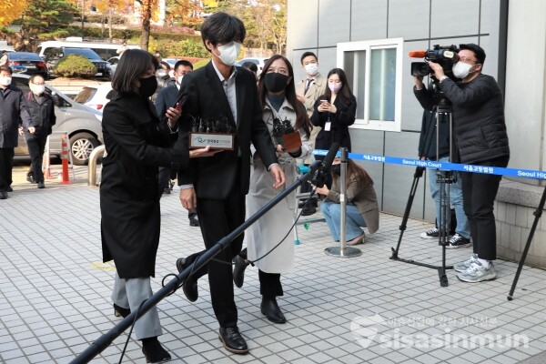 남욱 변호사가 영장실질심사를 받기 위해 출석하고 있다.[사진 /오훈 기자]