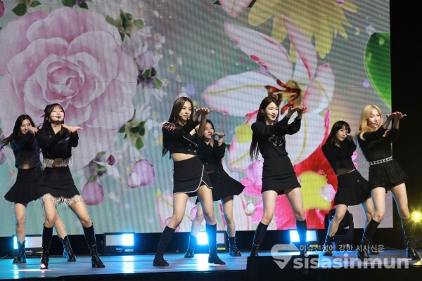 라붐이 신곡무대를 선보이고 있다. [사진 /오훈 기자]