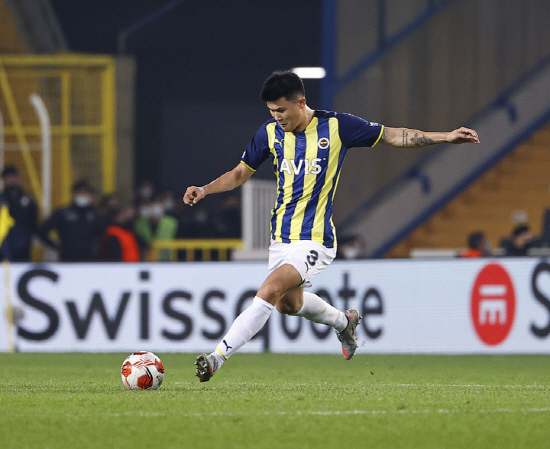 김민재, 안정적인 수비 능력으로 평점 7.7 양 팀 수비수 최고 평점 기록하며 유로파리그 첫 승/ 사진: ⓒ페네르바체 SK