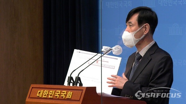 국민의힘 하태경 의원이 지난달 28일 오전 서울 여의도 국회 소통관에서 '文정부의 조직적인 관권 선거 규탄'하는 기자회견을 하고 있을 당시 모습  사진 / 이강산 기자