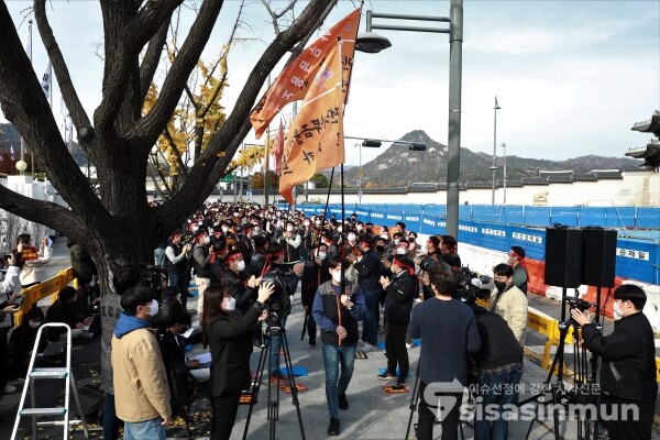 카드사노동조합협의회 조합원들이 총파업 결의대회를 하고 있다. [사진 /오훈 기자]