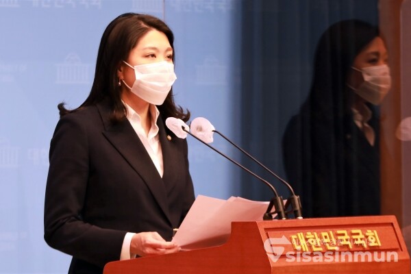 신현영 선대위 대변인이 브리핑을 하고 있다. [사진 / 오훈 기자]