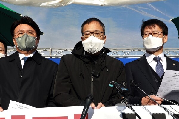 더불어민주당 윤석열 일가 부정부패 국민검증 특별위원회가 기자회견을 하고 있다. [사진 / 오훈 기자]