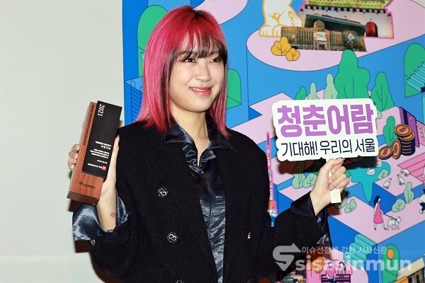 가수 이영지가 포토타임을 갖고 있다. [사진 / 오훈 기자]