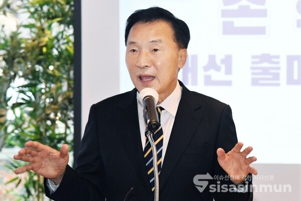 손학규 전 바른미래당 대표가 기자회견을 하고 있다. [사진 / 오훈 기자]