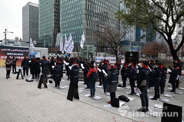 SK매직MC지부 노조원들이 결의대회를 하고 있다. [사진 /오훈 기자]