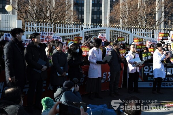 코로나진실규명의사회 등 67개 시민단체 기자회견을 하고 있다. [사진 / 오훈 기자]