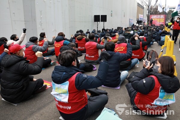 공공기관사업본부 노조원들이 결의대회를 하고 있다. [사진 / 오훈 기자]