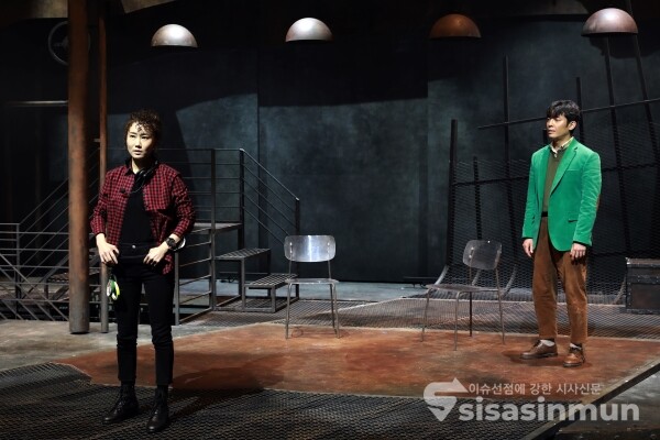 연극 '언더스터디' 출연진들이 시연하고 있다. [사진 /오훈 기자]