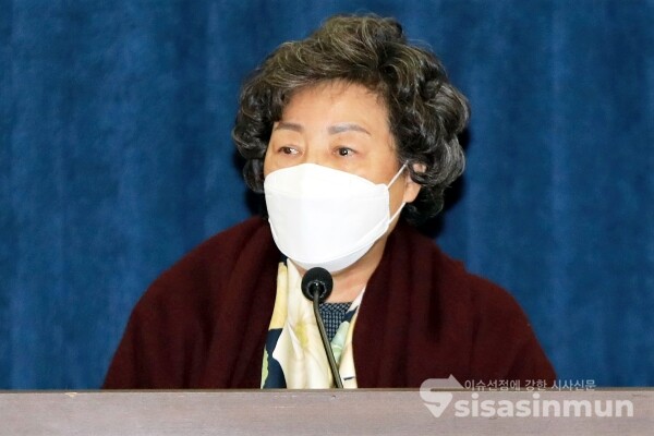 신경림 대한간호협회장이 인사말을 하고 있다. [사진 / 오훈 기자]