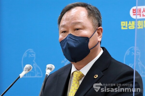 김인호 서울시의회 의장이 기자설명회를 하고 있다. [사진 /오훈 기자]