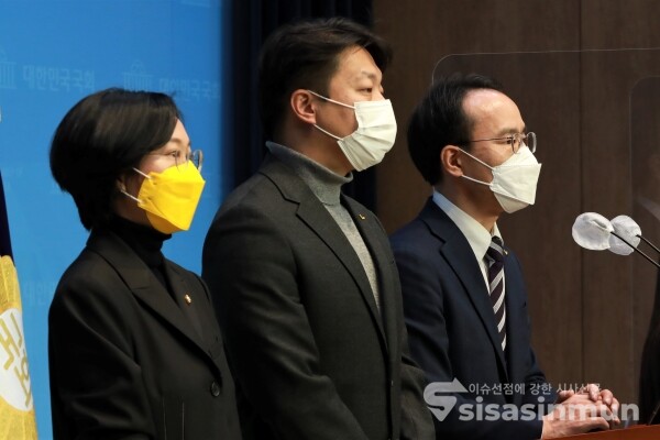 이동영 수석대변인이 기자회견을 하고 있다. [사진 /오훈 기자]