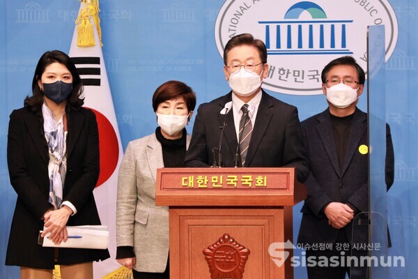 이재명 더불어민주당 대선 후보가 기자회견을 하고 있다. [사진 / 오훈 기자]