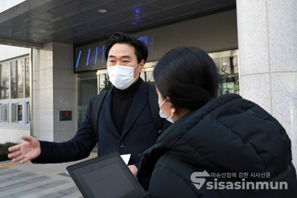 법세련 관계자가 기자회견을 하고 있다. [사진 / 오훈 기자]